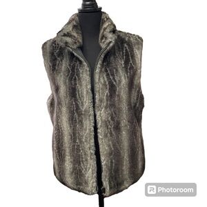 Women’s Blassport Faux Fur Reversible Vest, Medium